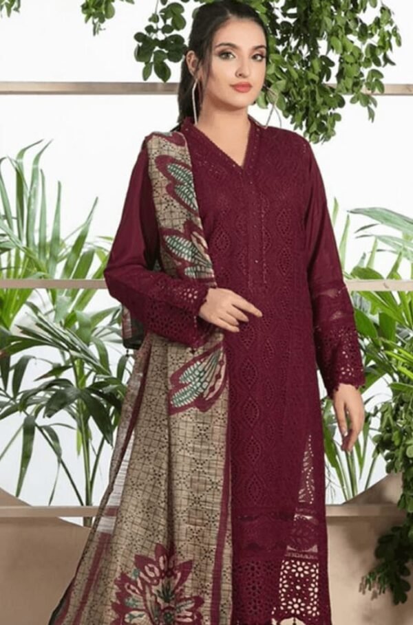 Lawn 3 Piece Boring Chiken Kari Suit With Patches And Embroidered Sleeves - Image 3